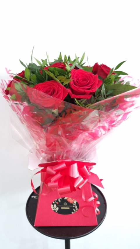 12 Birthday Red Roses